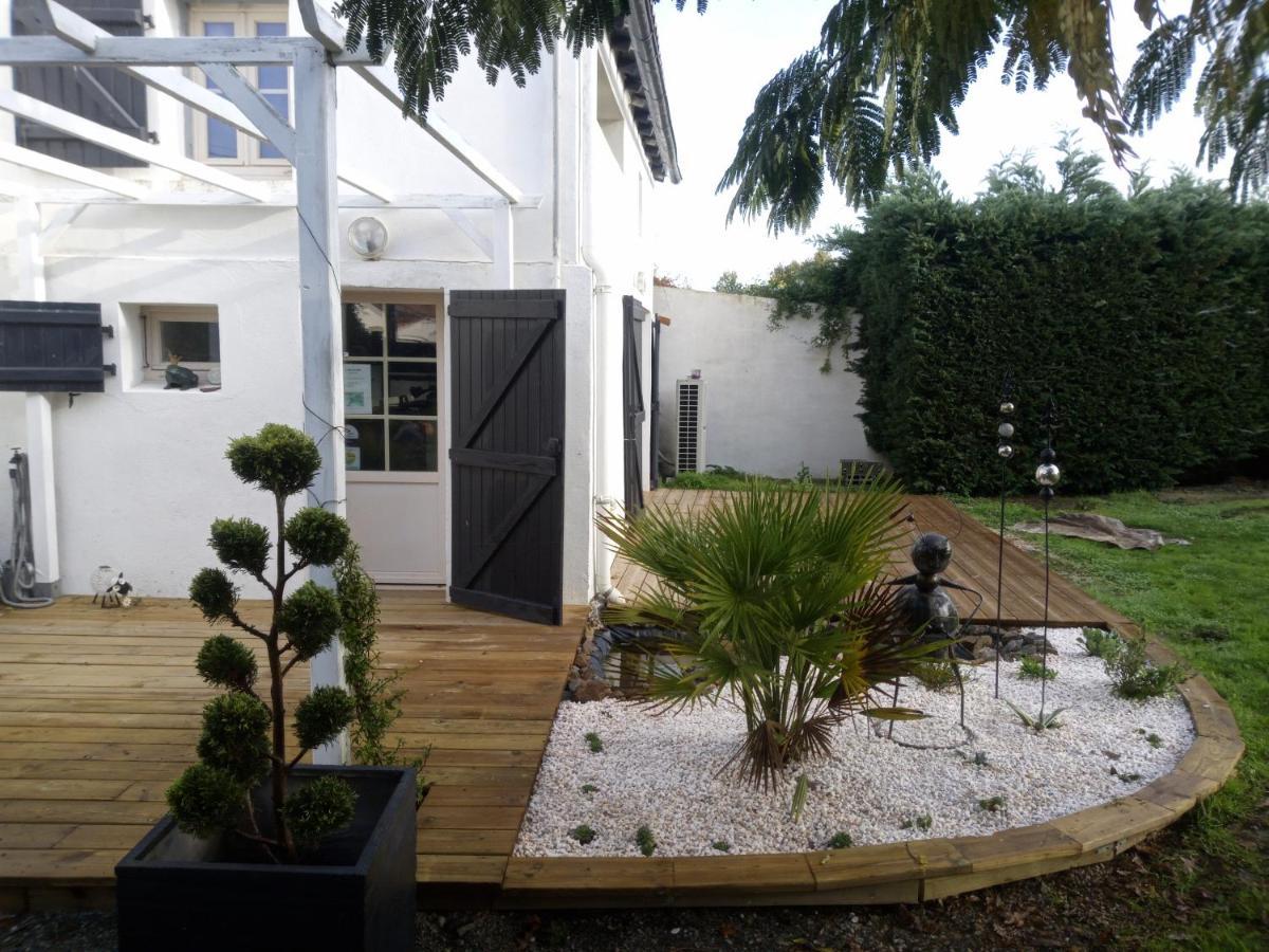 Bed and Breakfast Mas des Vignes Piscine chauffée Le Champ-Saint-Pere Exterior foto